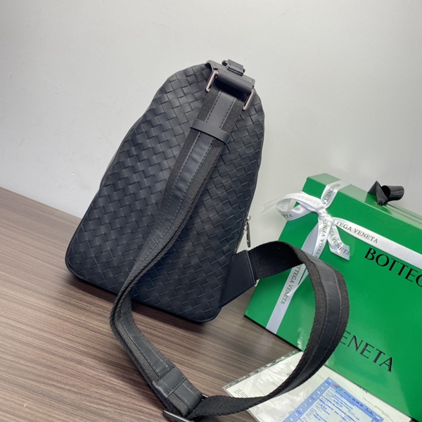 ボッテガヴェネタバッグ側面デザイン